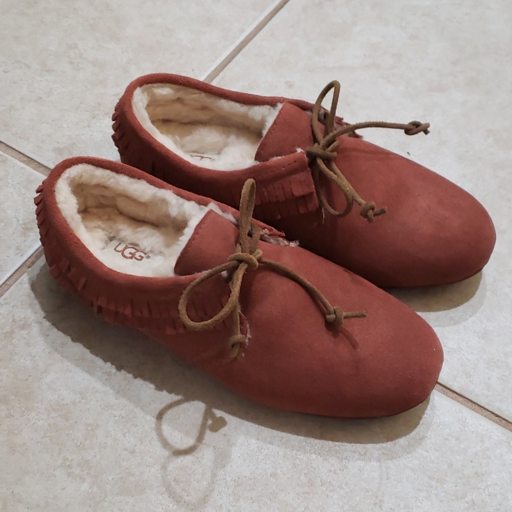 NWOT Ugg moccasin slippers